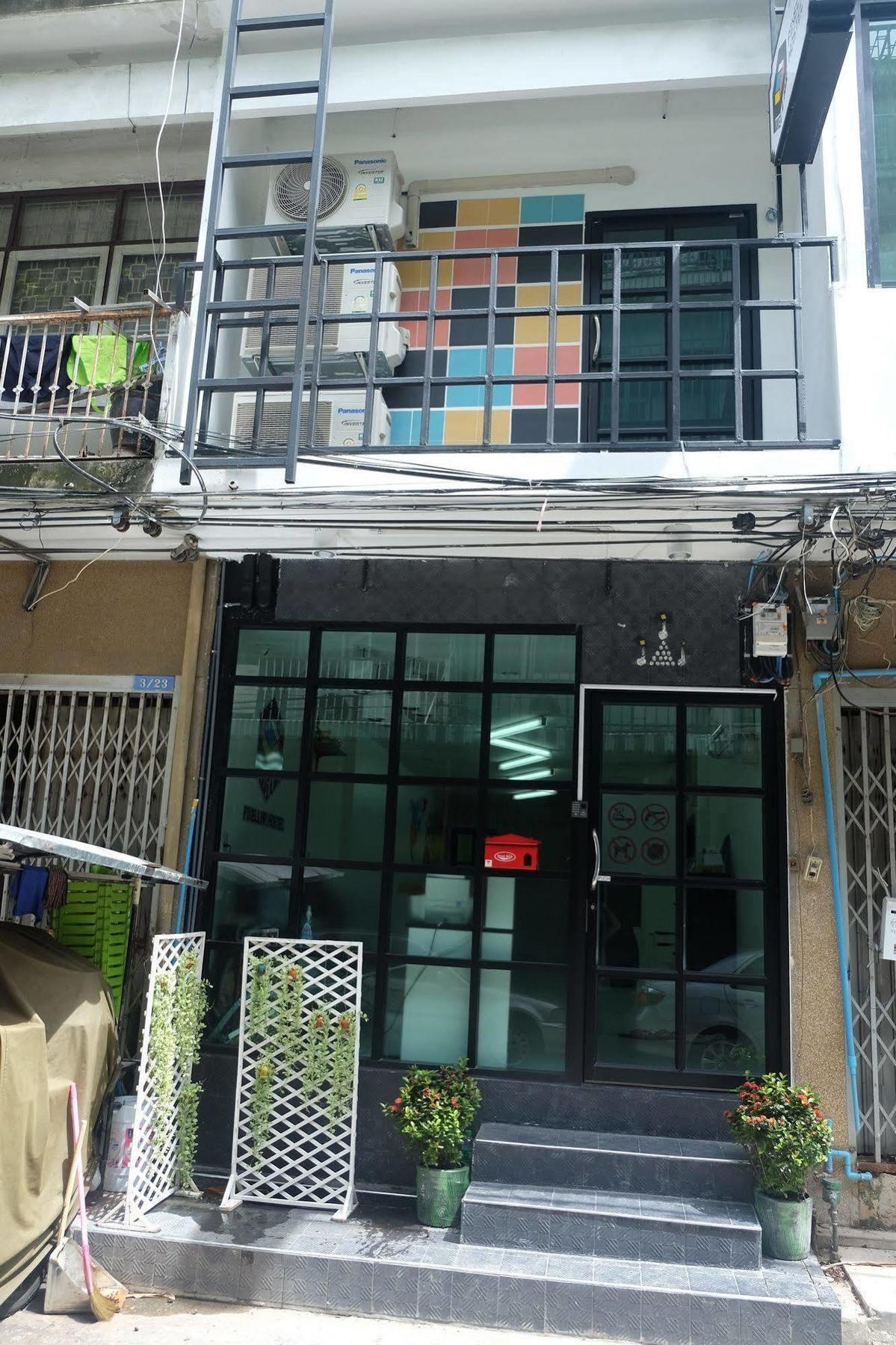 Pixellar Hostel Bangkok Exterior photo