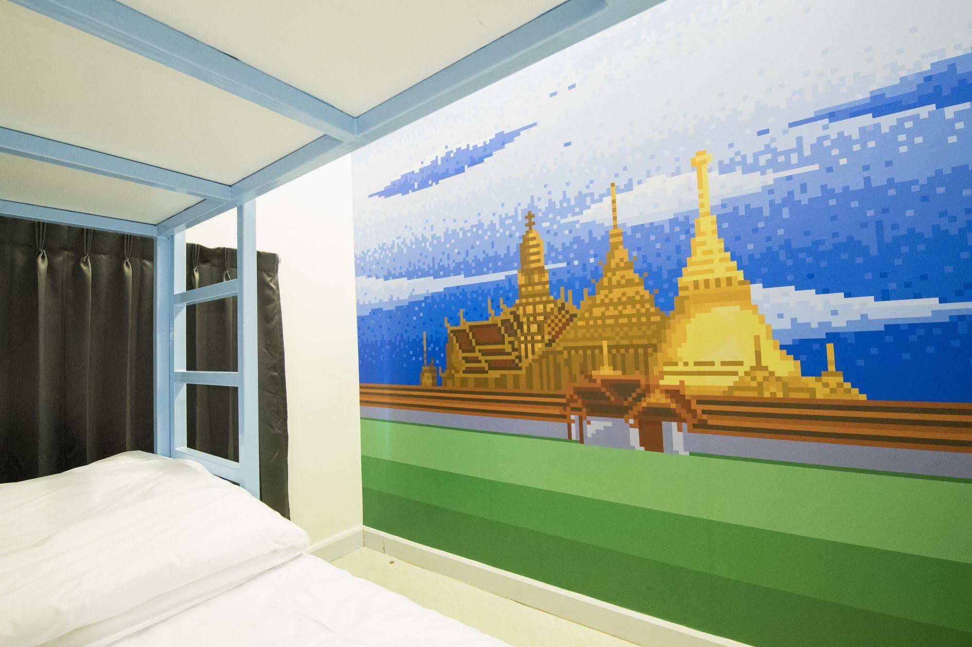 Pixellar Hostel Bangkok Exterior photo